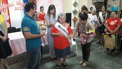 Miss tejedora de Ñandutí tiene 84 años y trabaja sin anteojos