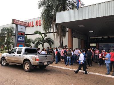 Intendente de CDE defiende la terminal de ómnibus