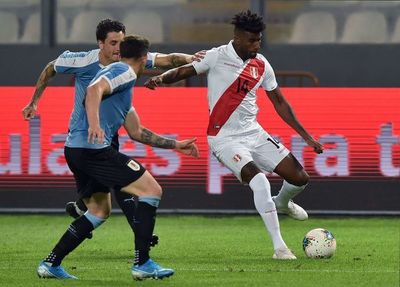 Uruguay consigue épico empate ante Perú