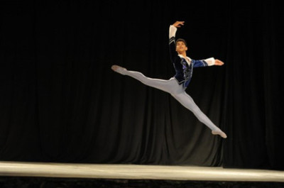 Jiva Velázquez, el joven bailarín que llegó de Paraguay para brillar en el Teatro Colón