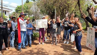 Esteños celebran enjuiciamiento y suspensión de magistrados que liberaron a abusador