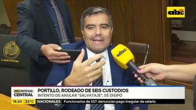 Portillo, rodeado de seis custodios