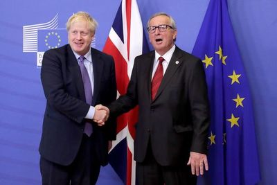 Reino Unido y UE alcanzan in extremis “excelente” acuerdo del Brexit