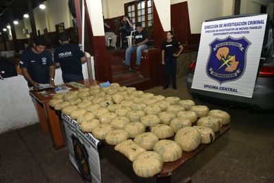 Cónsul suspendido transportaba marihuana en lujoso vehículo