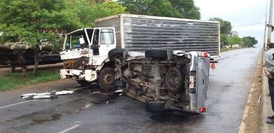 Accidente implica a chofer de IPS alcoholizado y a hijo de diputado