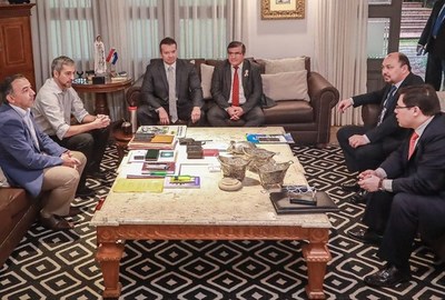 Premios de 800 millones por cobrar multas, irrita a la gente y desgasta al gobierno: dice que Abdo pidió correctivo