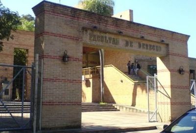 Denuncian a docente de la UNA por acoso sexual y a estudiantes por proxenetismo