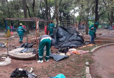 Damnificados dejaron 9,5 toneladas de basura