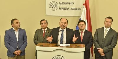 Presidente pide tope a cuestionadas multas en Aduanas y Tributación
