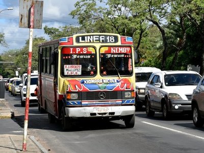 Transportistas definen el martes si van al paro