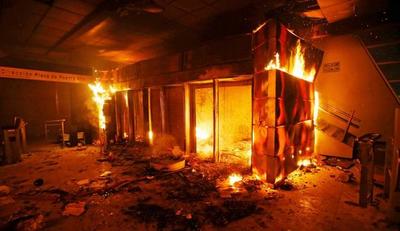 Confirman 3 muertes tras incendio durante protestas en Chile