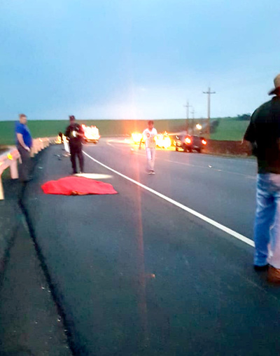 Motociclista choca contra baranda de protección y muere de forma instantánea