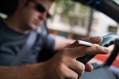 Libre de humo: Europa acorrala a los fumadores