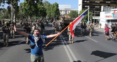 Los chilenos marchan por sus derechos en una ciudad militarizada