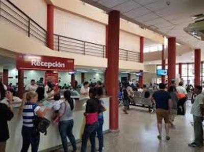 Funcionarios del Registro Civil inician huelga por treinta días