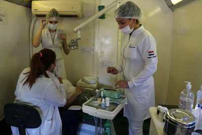 Clínica médica de la EBY llega a Tacuaras