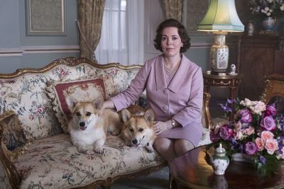 “The Crown” revela tráiler de nueva temporada con Olivia Colman como Isabel II