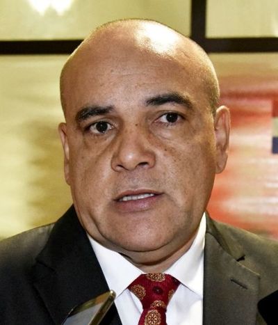 Pide apoyo a ley “anti rector-legislador”