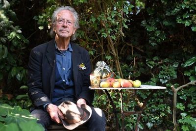 Ayuntamiento de Sarajevo pide a Estocolmo que condene el Nobel a Peter Handke