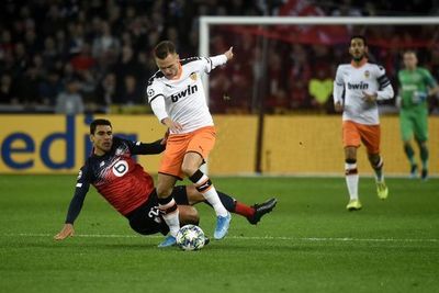 Valencia cede dos puntos