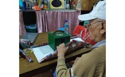 Abuelito cargó una alcancía por años para regalársela a su nieta al cumplir 15