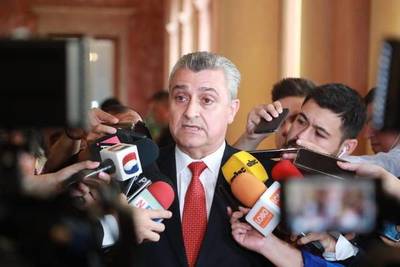 Ex ministro Villamayor dejó a 600 policías sin salario
