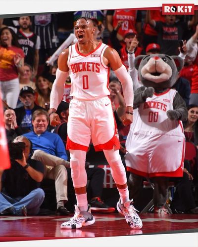 Westbrook suma otro triple