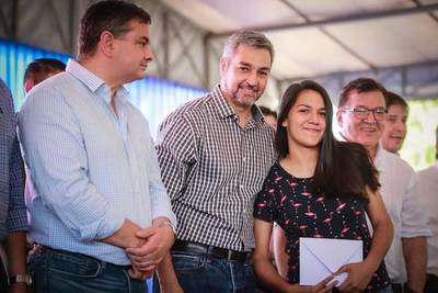 Entregan más de 900 becas a jóvenes universitarios de Misiones