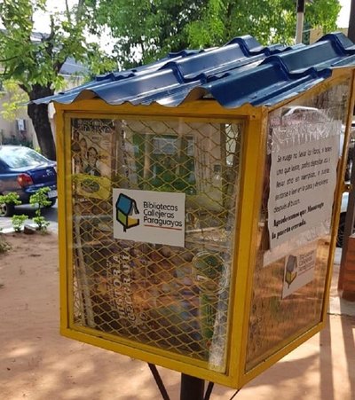 Libros se adueñan de las plazas