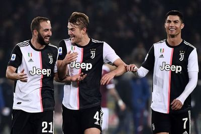 Juventus resiste la presión del Inter y continúa líder