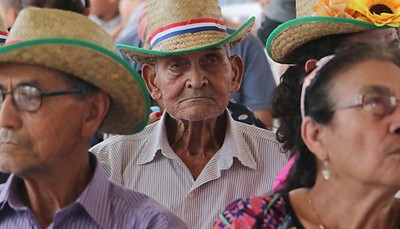 Abuelitos reclaman pensión alimentaria en Presidente Franco