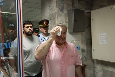 Otorgan permiso a González Daher para poder trabajar