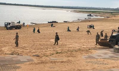 Presidente recorrió bahía de Asunción para observar trabajos de limpieza