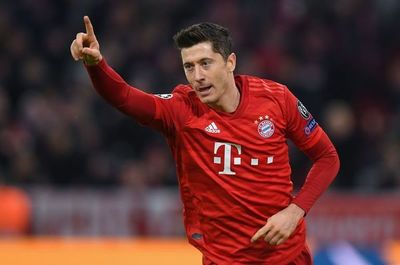 Lewandowski sella el pase a octavos