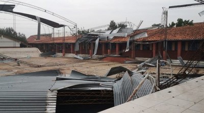 Ñemby: Más de 2.000 alumnos de una escuela quedaron sin aulas, tras destructivo temporal