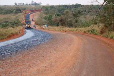 Asfaltarán 71 km de Caaguazú, Guairá y Alto Paraná