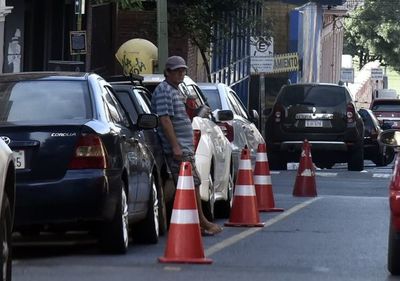 Cuidacoches aseguran que acatarán orden judicial de no cobrar en zona de la Nueva Olla