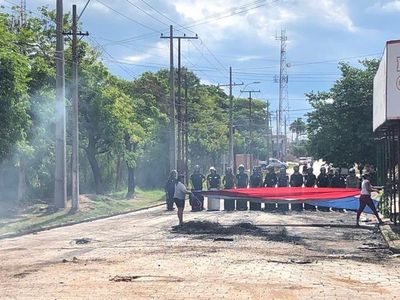 Manifestantes se retiran de frente a la Fiscalía de Concepción