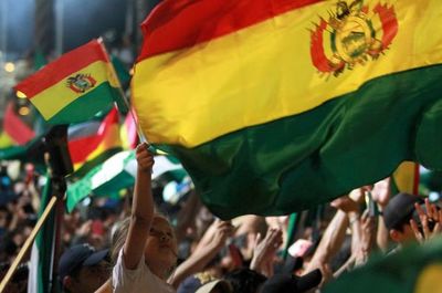 México ofrece asilo a Evo Morales y políticos van a embajada en Bolivia