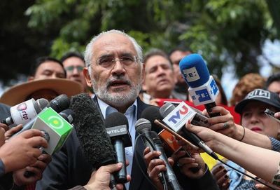 Mesa pide al oficialismo que facilite sucesión a Evo Morales