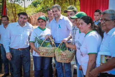 Entregan insumos y equipos para dar mayor productividad al campo