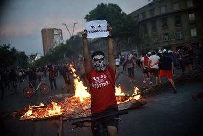 Por las nubes: el dólar alcanza el récord histórico en Chile por las protestas