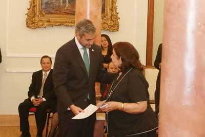 Maribel Barreto recibió el Premio Nacional de Literatura