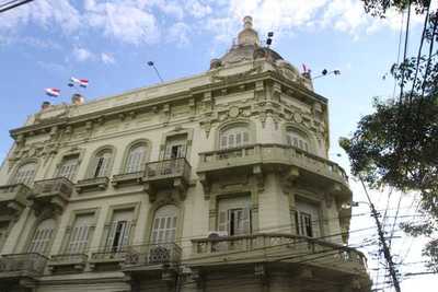 Hacienda y Tributación, se adhieren a huelga para mejoras salariales