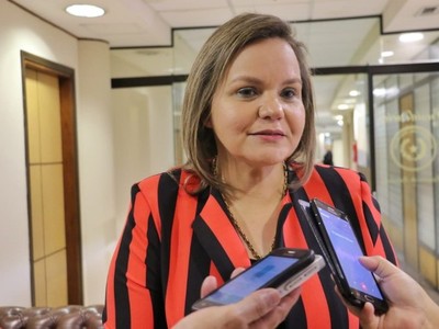 Pedro Alliana está siendo parcialista dentro de las elecciones juveniles de la ANR, dice senadora