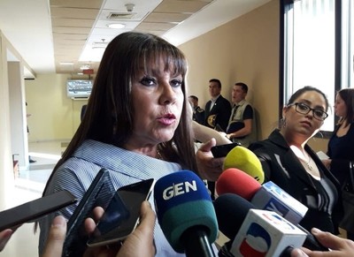 Kattya González es una perversa que busca congraciarse con la gente, sostiene diputada