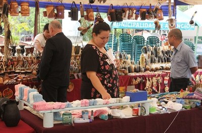 Impulsan feria para empoderar a unos 80 artesanos y artesanas