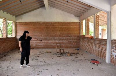 Obras millonarias del MEC, abandonadas en Piribebuy