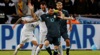 2-2. Messi y Luis Suárez empatan el Clásico del Río de la Plata