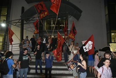 Izquierdistas escrachan e impiden participación de Almagro en foro